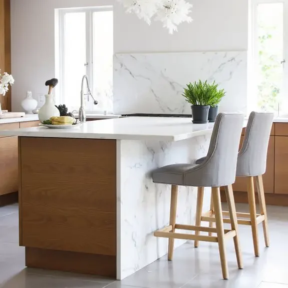 Cuisine avec covering Marbre et bois Cuisine moderne avec un îlot recouvert par covering façon marbre et bois
