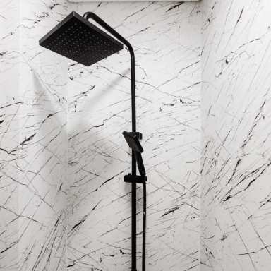 Za'tribu Covering Salle de bain rénovée avec covering effet marbre