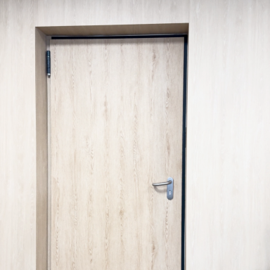 Relooking porte en covering bois