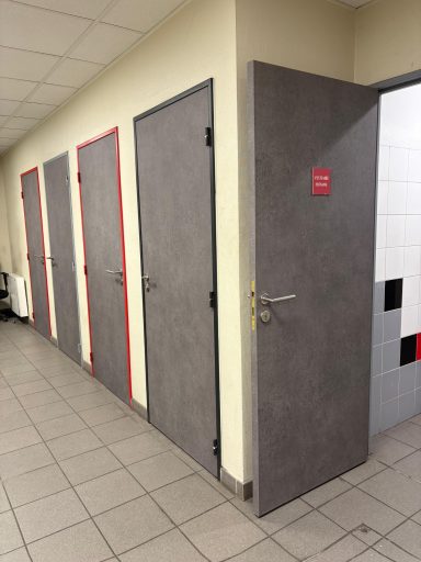 Portes rénovées avec covering façon Béton